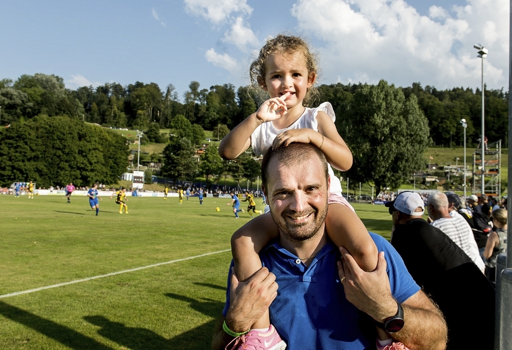 Als Senior-Spieler kennt Manuel Ottiger den FC Littau bestens und überlässt es der Tochter Alea, ob sie in Zukunft bei den Juniorinnen spielen will.
