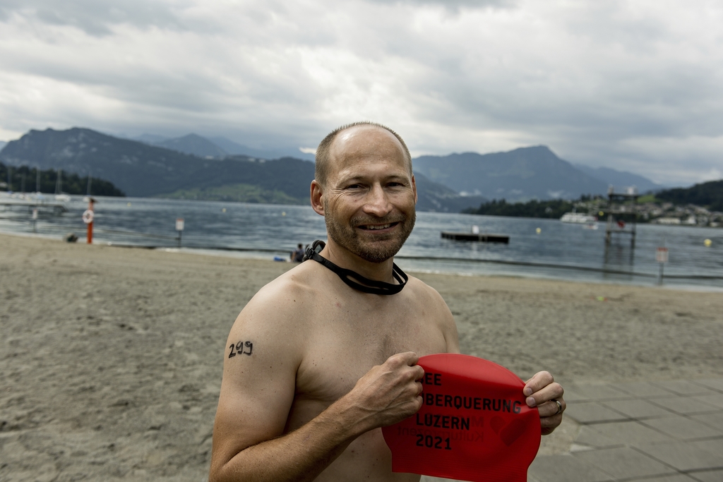 Orlando Keller hat vor Jahren bereits an einer Seeüberquerung im Zürichsee teilgenommen. Am Sonntag war er erstmals an der Seeüberquerung in Luzern dabei.