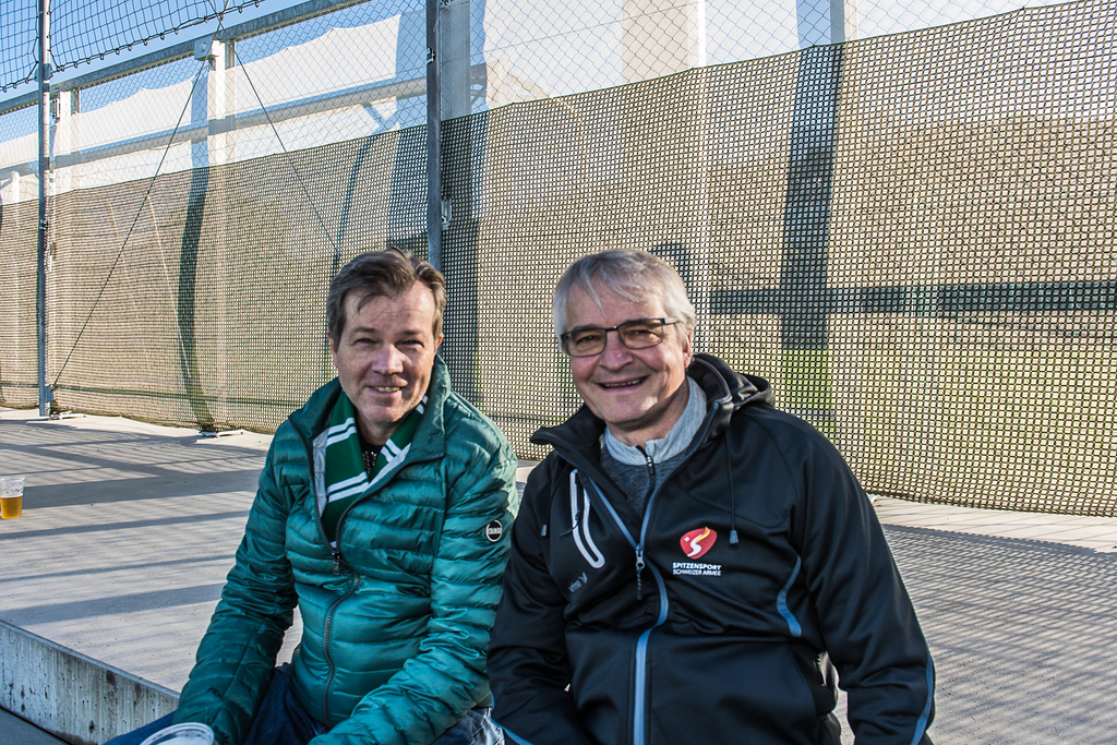 Dass in naher Zukunft wieder mehr Zuschauer ins Stadion reingelassen werden können, hoffen Roli Bitzi (links) und Kurt Pfyffer.
