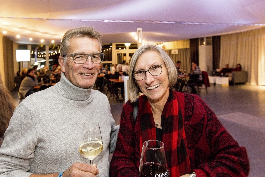 Erwin und Prisca Birrer-Heimo. Erwin hat den Besuch des Konzerts vorgezogen. «Den zur gleichen Zeit stattfindenden Fussballmatch kann man auch später ansehen.»
