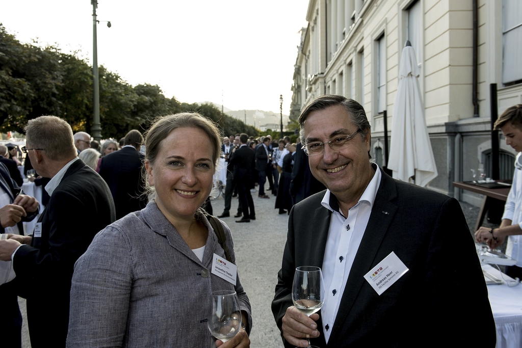 Für Jacqueline Theiler, Management & Kommunikation, ist es wichtig, dass die neue Umwelttechniken vorangetrieben werden. Rechts von ihr Andreas Heer, ISS Facility Services AG.