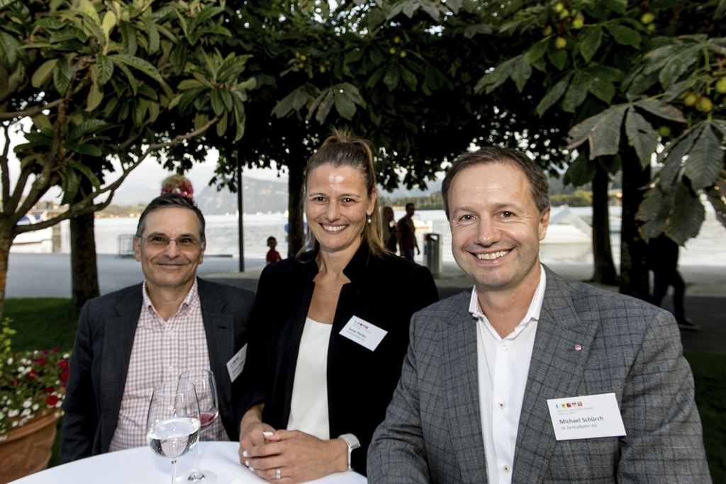 Markus Müller-Yee (l.), Consulting by Doing, sowie Sonja Theiler und Michael Schürch von der Zentralbahn.
