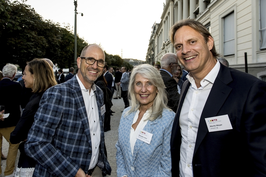 Rolf Borkowetz (l.), Achermann ICT-Services AG, Manuela Halter, Standort Promotion Obwalden, und Moritz Meyer, Smeyers AG.
