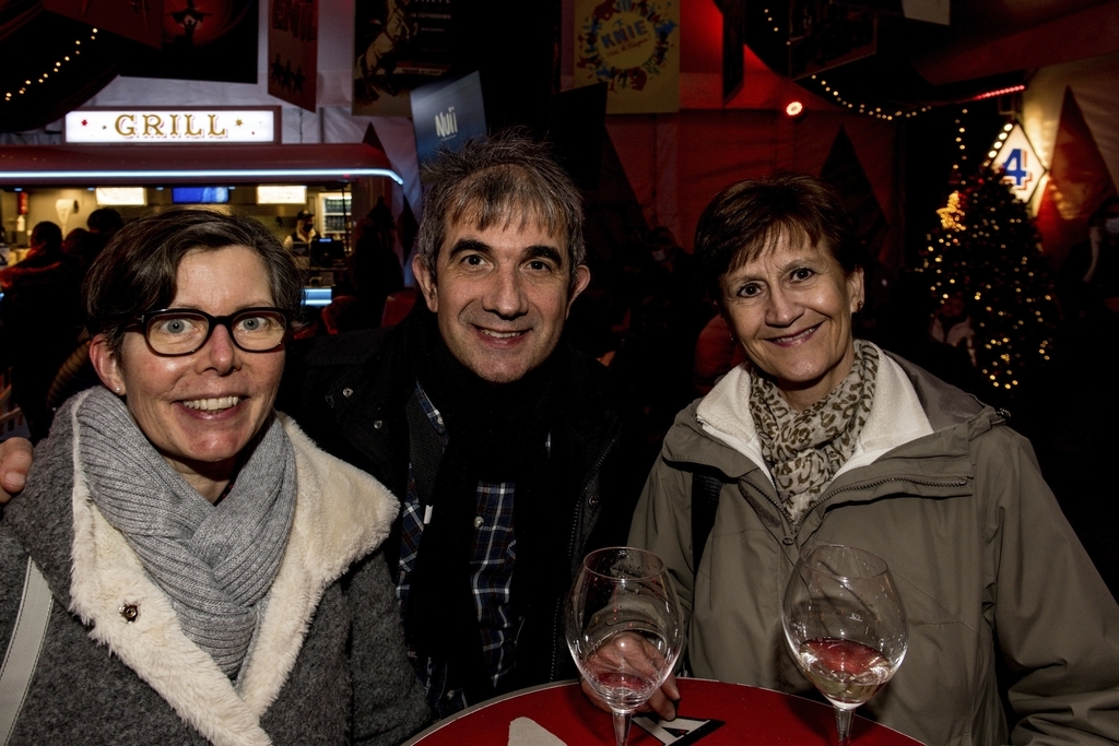 Sabina Peter (links) und Ronny Amberg besuchen jedes Jahr die Zirkusvorstellung. Bruna Ferretti (rechts) hatte die Zirkusatmosphäre ebenfalls genossen.
