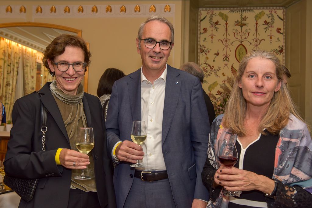 Von links: Rektorin PH Luzern, Kathrin Krammer, mit ihrem Mann, Stadtpräsident Luzern Beat Züsli, und Karin Hunziker, Mitglied Geschäftsleitung Caritas Luzern.
