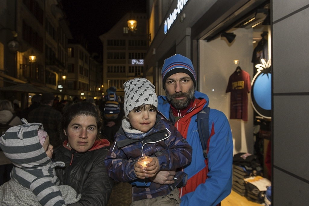 Runa und Christoph Mathys mit den Kindern Felienne (links) und Andrin: «Vor unserer Haustür in ein friedliches Land einmarschieren – unglaublich!»
