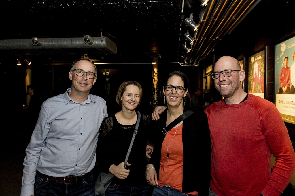 Von links: Daniel und Michele Graber, Heidi Gut und Reto Lampart. Das Geburtstagskind Michele wünschte sich den Besuch des Konzerts von Adrian Stern.
