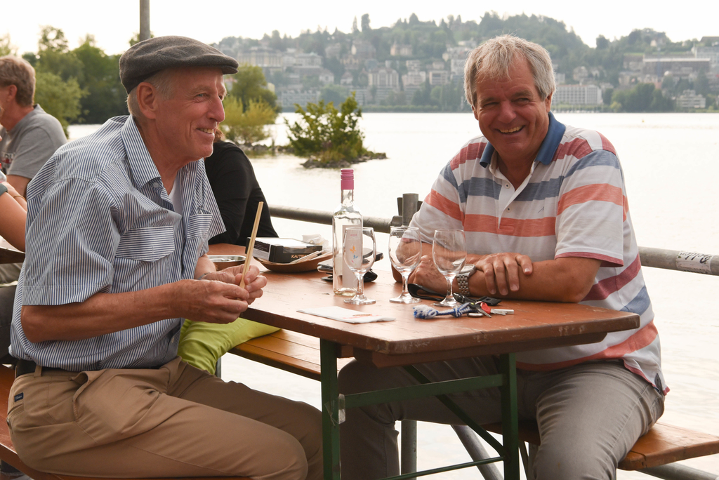 Als regelmässige Besucher finden Rainer (links) und Hansjörg Suter das Open-Air-Kino Luzern immer ein schönes Erlebnis, vor allem der schöne Seeblick sei es wert.
