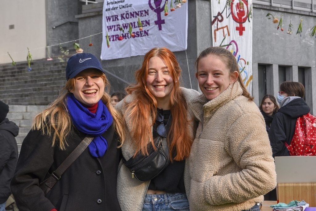 Von links: Lisa Sidler, Andrea Häfliger und Vera von Deschwanden: «Wir wollen ein Zeichen setzen und das feministische Streikkollektiv unterstützen.»