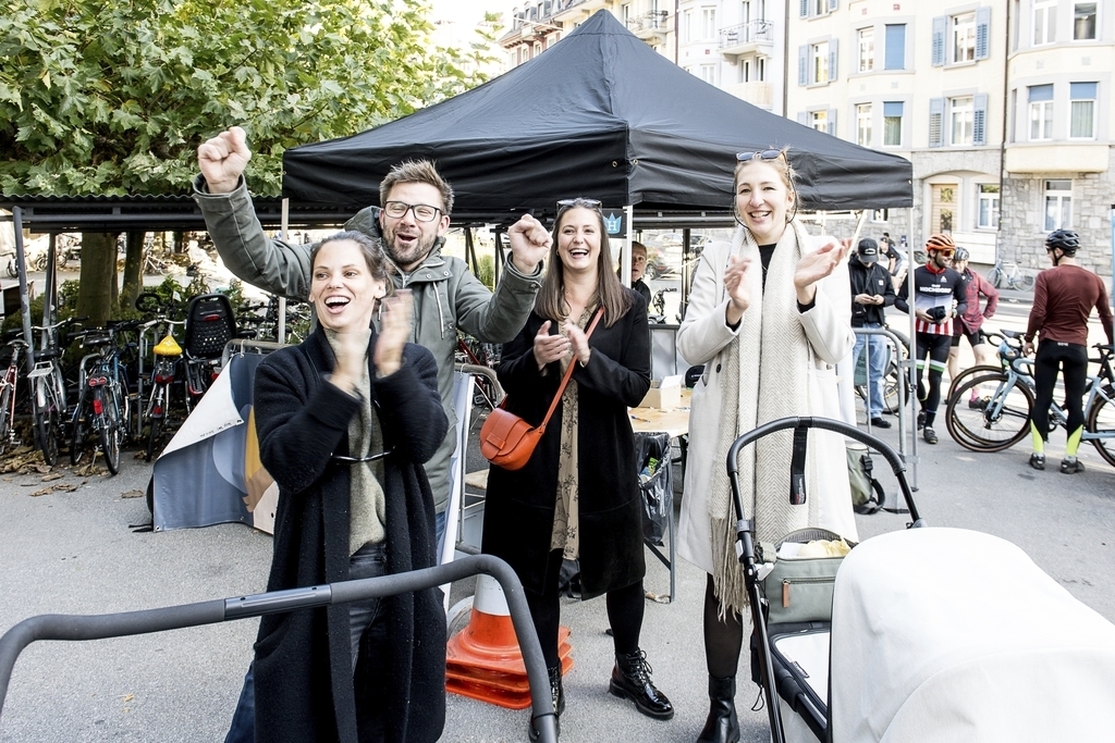 Von links: Stefanie Marberger feuerte ihren Mann mit Peter Fleischlin, Lena Marberger und Rea Weingartner an.