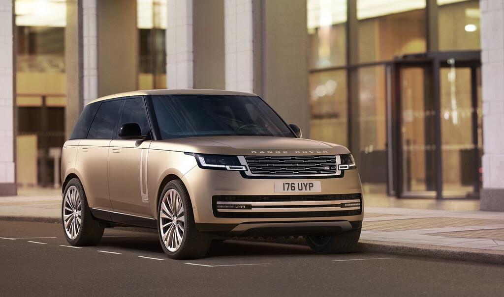 Der T7-Bus von VW kommt mit Verbrennungsmotor und als PHEV, der Roadster SL erscheint mit V8-Motor, Renault kommt mit dem Mégane E-Tech, und der neue Range Rover gibt’s zuerst mit Verbrennungsmotor, PHEV und E-Antrieb folgen. Bild: PD
