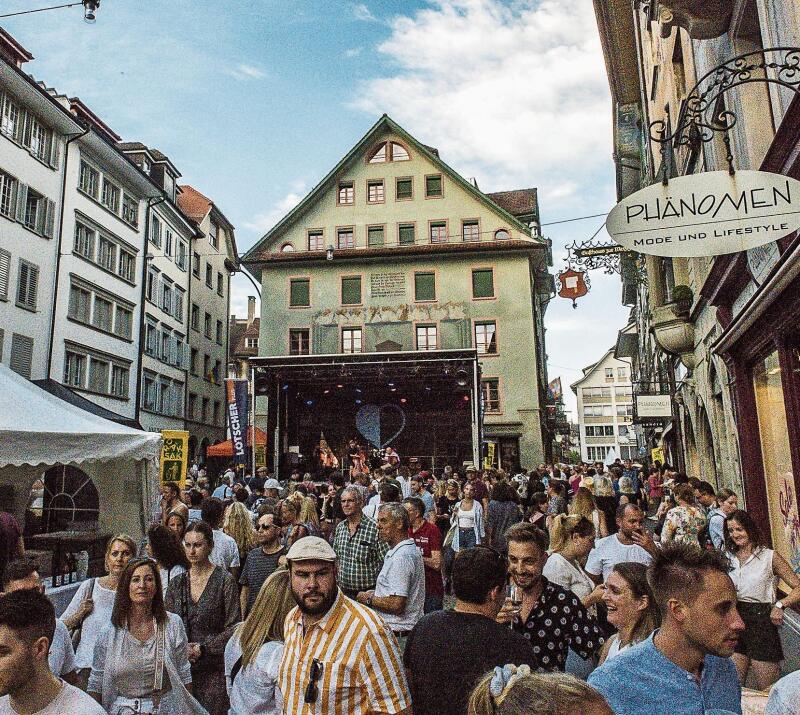 Am Samstag waren rund 45 000 Personen in der Altstadt unterwegs. Bild: Bruno Gisi
