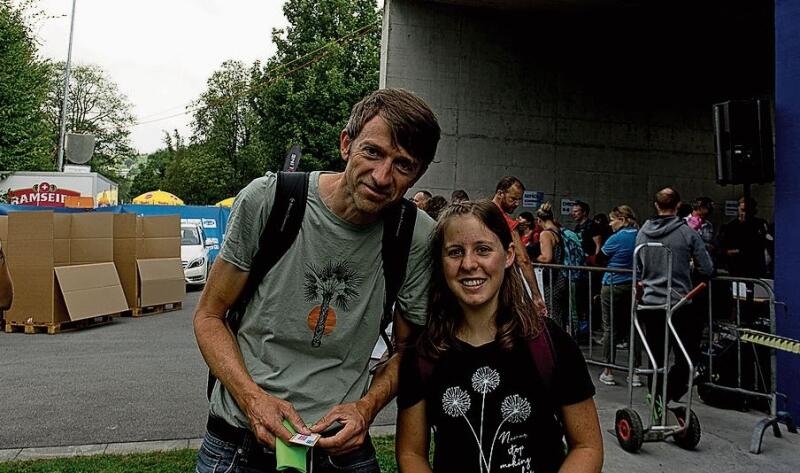 Christoph Stohler und Livia Ziswiler haben bei der Ufschötti und im Hallenbad Übungsstrecken geschwommen.
