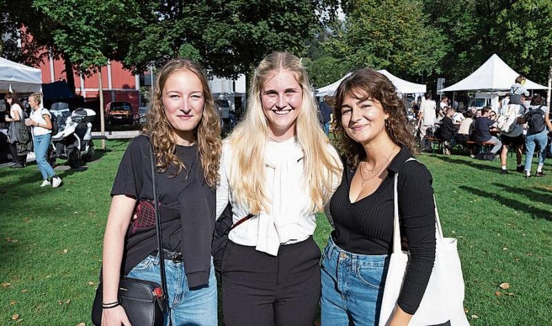 Einen musikalischen Frauenabend feierten (von links) Anja Müller und Jasmin Doudin, beide aus Luzern, zusammen mit Lorina Tachtler aus Sachseln.
