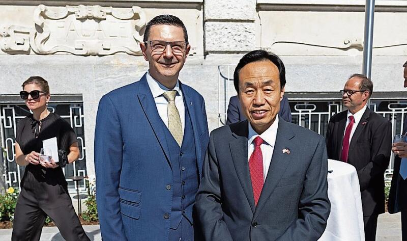 «China wird immer ein offenes Land bleiben, freundschaftlich mit der Schweiz verbunden»: Von der Aktualität gefärbte Rede des chinesischen Botschafters in der Schweiz, Wang Shihting, mit Christian Wildhaber, General Manager des «Palace».
