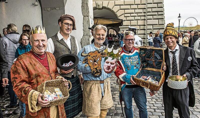 Bei der Barfuessfäger-Guuggemusig gab’s Orangenmarmelade und Englische Bohnen zu gewinnen. V. l.: Gabor Vladar, Markus Weber, Daniel Lammer, Bruno Müller und Mario Schaffhauser.
