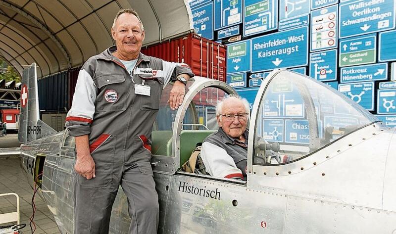 Edi Zurmühle (l.) und Mark Troxler fanden es schade, dass man in Luzern immer weniger Live-Flugshows erleben kann.
