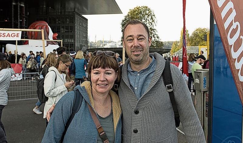 Barbara (links) und Julia Bucher. Der Ehemann von Barbara und der Freund von Julia absolvierten den Halbmarathon mit dem Ziel, unter zwei Stunden das Ziel zu erreichen.
