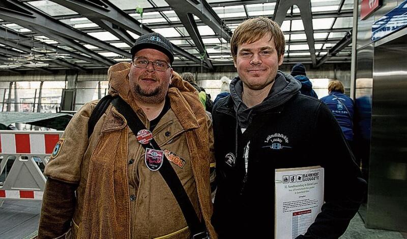 Von links: Für Pascal und Tobias Furrer, Beat und Manuela Vögtli sowie Leon und Anita Furrer ist die Guuggete immer ein Grund, in den Bahnhof zu kommen.
