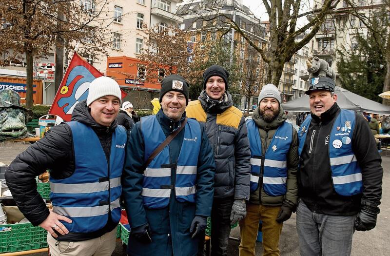 Die Initianten des ersten Fasnachtsflohmarkts und aktiven Gugger von links: Gabriel Kaspar, Sämi Deubelbeiss, Jan Bühler, Jonas Konrad und Marco Wicki des Vereins Narrenverlag.
