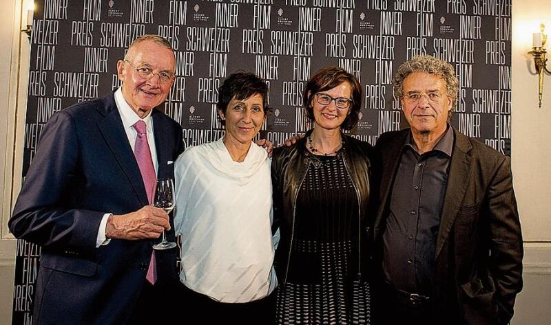 V. l.: Albert Koechlin Stiftung mit Präsident Peter Kasper; Moderatorin der Preisverteilung, Monika Schärer; Geschäftsführerin Marianne Schnarwiler; Projektleiter Martino Froelicher.
