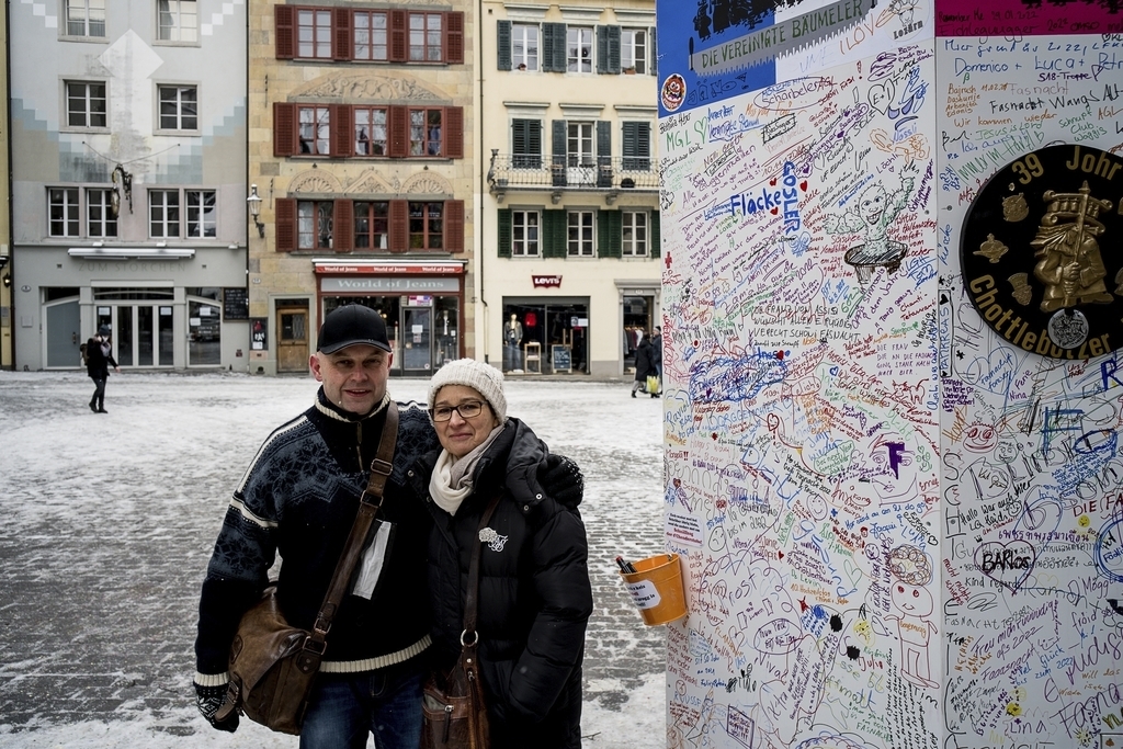 Am Schmudo spielte Jürg Lötscher den «Sempacher» bei einem Kollegen und besuchte am Samstag zusammen mit Andrea Amstutz die Bahnhof-Guuggete-Ausstellung.
